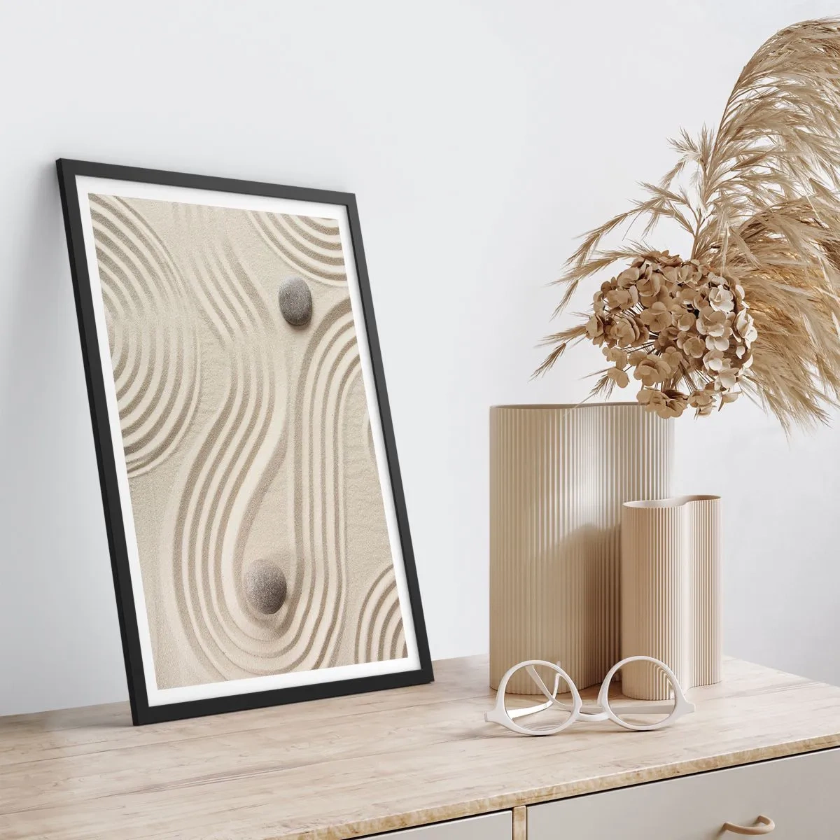 Plakát v černém rámu - Minimalistická kompozice japonské zenové zahrady s kameny - 50x70cm - Dotek tepla - Moderní nástěnná dekorace do obývacího pokoje a ložnice ARTTOR