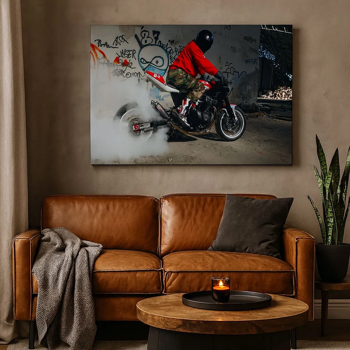 Obraz na plátně - Motocyklista předvádí velkolepý drift v opuštěné budově pokryté graffiti. - 70x50cm - Chyť mě! - Moderní nástěnná dekorace do obývacího pokoje a ložnice ARTTOR