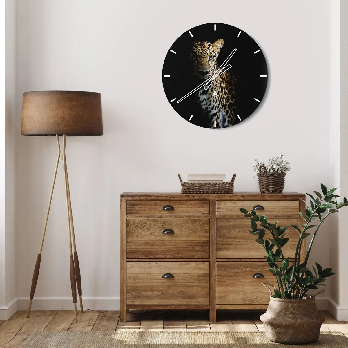 Nástěnné hodiny - Panter na černém pozadí v částečném stínu - 30x30cm - Temná krása - Moderní nástěnná dekorace do obývacího pokoje, kuchyně a ložnice ARTTOR