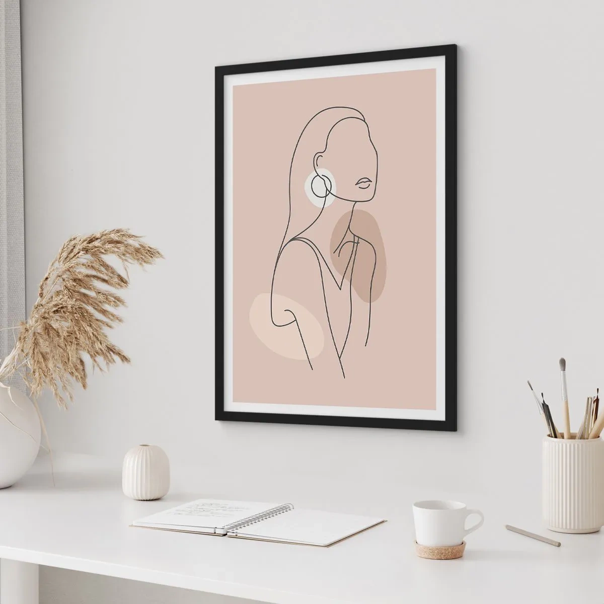 Plakát v černém rámu - Minimalistická kresba ženy v pastelových odstínech béžové. - 50x70cm - Dívčí ikona - Moderní nástěnná dekorace do obývacího pokoje a ložnice ARTTOR