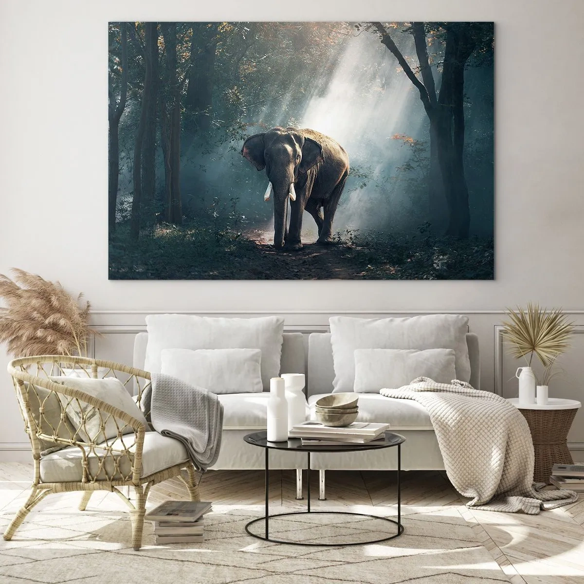 Obraz na skle - Slon procházející se lesem, zalitý slunečním světlem. - 70x50cm - Klidná procházka - Moderní nástěnná dekorace do obývacího pokoje a ložnice ARTTOR