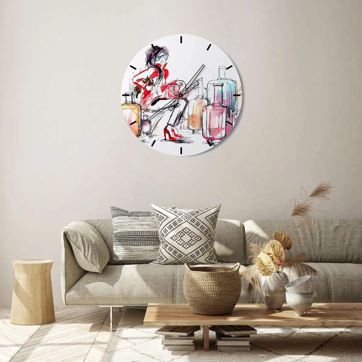 Nástěnné hodiny - Žena v červeném kabátě obklopená kufry a cestovními doplňky. - 30x30cm - Posaďme se před cestou - Moderní nástěnná dekorace do obývacího pokoje, kuchyně a ložnice ARTTOR