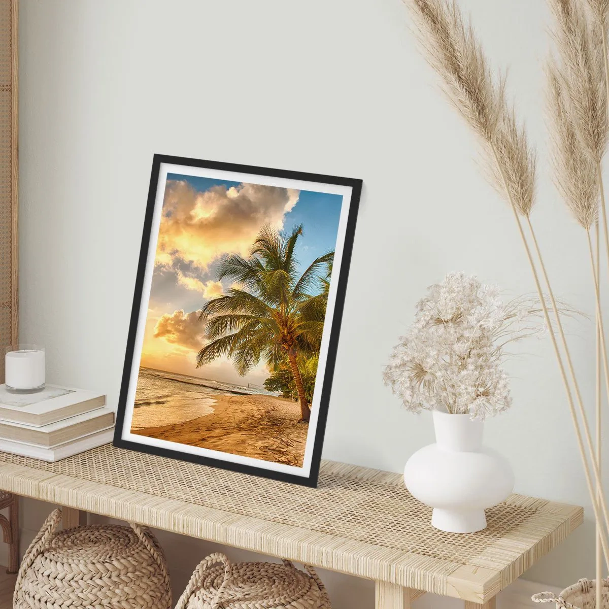 Plakát v černém rámu - Pláž s palmami a zlatým západem slunce - 50x70cm - Věčné léto, vždy prázdniny - Moderní nástěnná dekorace do obývacího pokoje a ložnice ARTTOR