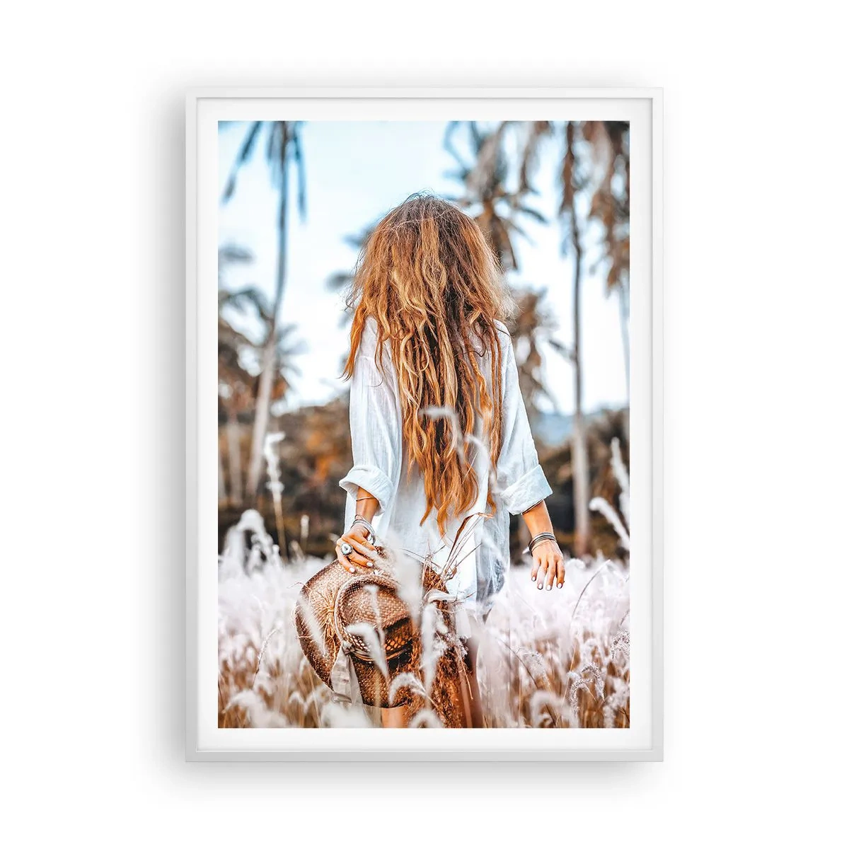 Plakát v bílém rámu - Zrozená z travní chmýří - 70x100 cm