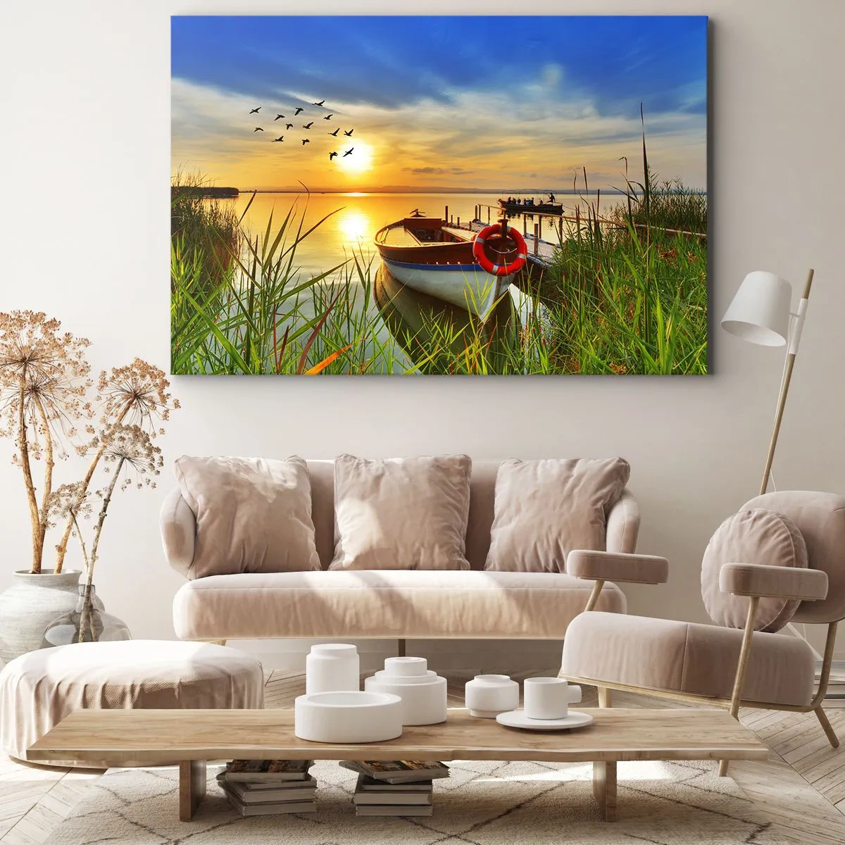 Obraz na plátně - Loď na břehu jezera při západu slunce - 70x50cm - Kormoráni už odlétají - Moderní nástěnná dekorace do obývacího pokoje a ložnice ARTTOR