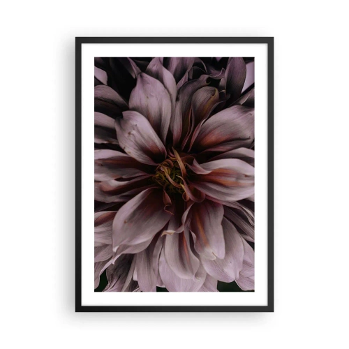 Plakát v černém rámu - Detailní záběr na tmavě růžový květ - 50x70cm - Květinové srdce - Moderní nástěnná dekorace do obývacího pokoje a ložnice ARTTOR