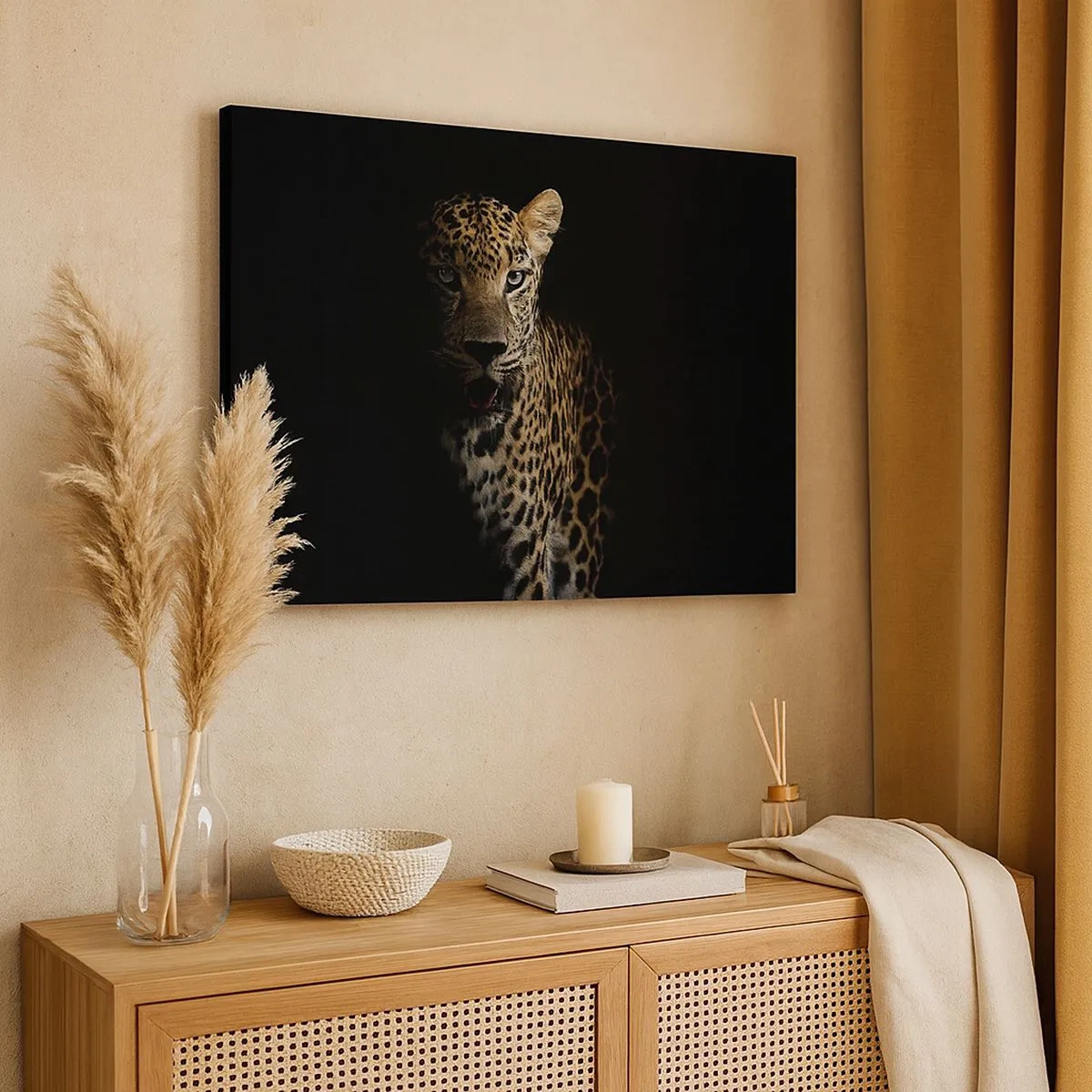 Obraz na plátně - Leopard na tmavém pozadí s intenzivním pohledem - 70x50cm - Temná krása - Moderní nástěnná dekorace do obývacího pokoje a ložnice ARTTOR