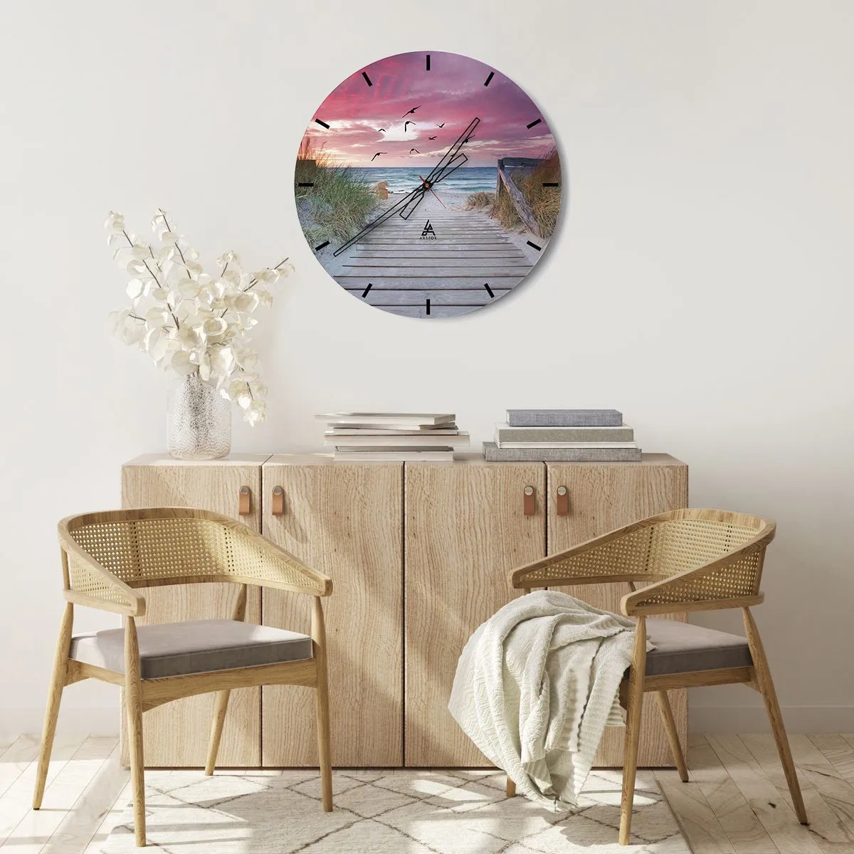 Nástěnné hodiny - Dřevěné molo vedoucí na pláž při západu slunce - 30x30cm - Baltská imprese - Moderní nástěnná dekorace do obývacího pokoje, kuchyně a ložnice ARTTOR
