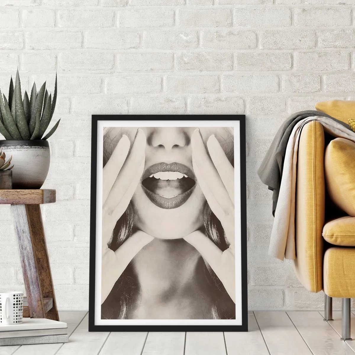 Plakát v černém rámu - Umělecký detail rtů v monochromatickém stylu - 50x70cm - Už jdu! - Moderní nástěnná dekorace do obývacího pokoje a ložnice ARTTOR