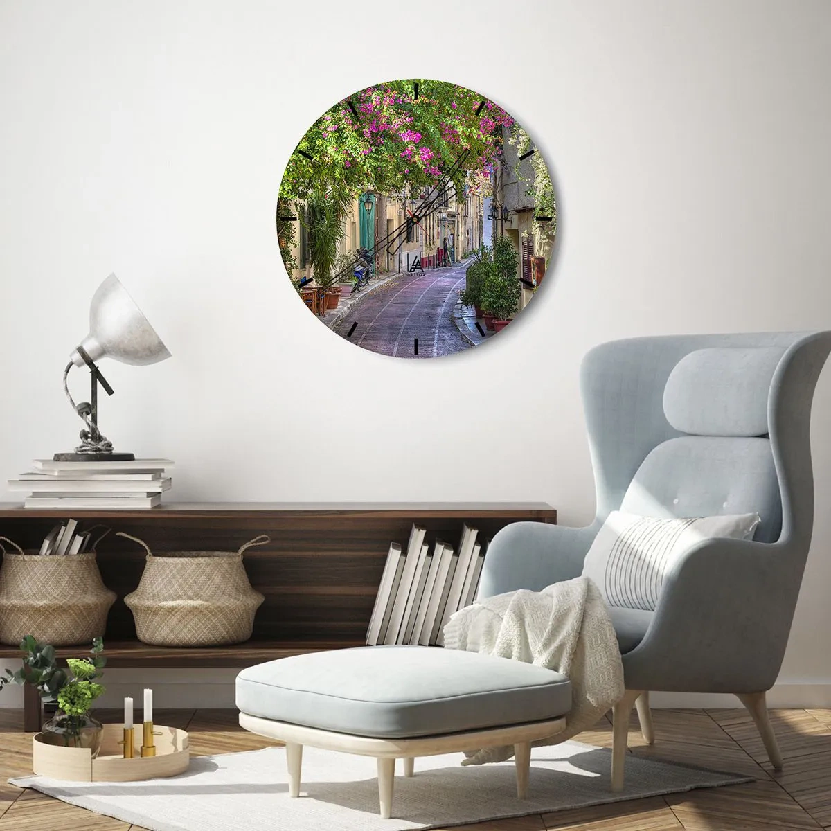 Nástěnné hodiny - Okouzlující ulice s rozkvetlými květinami v jižanském stylu - 30x30cm - Kvetoucí zákoutí - Moderní nástěnná dekorace do obývacího pokoje, kuchyně a ložnice ARTTOR