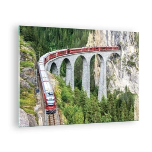 Obraz na skle - Vlak s horským mostem v pozadí uprostřed zelené krajiny - 70x50cm - Horský výhled přímo z vlaku - Moderní nástěnná dekorace do obývacího pokoje a ložnice ARTTOR