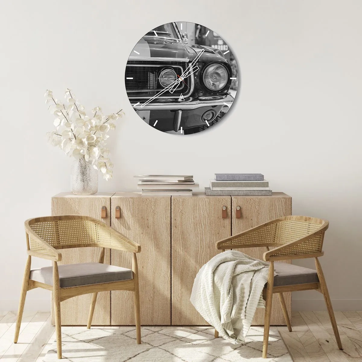 Nástěnné hodiny - Černobílá grafika přední části klasického auta - 30x30cm - Divoká jízda - Moderní nástěnná dekorace do obývacího pokoje, kuchyně a ložnice ARTTOR