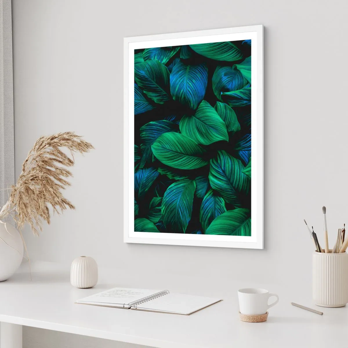 Plakát v bílém rámu - V zeleném davu - 70x100 cm