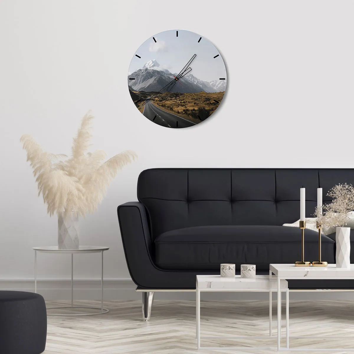 Nástěnné hodiny - Cesta vedoucí k zasněženým horám pod jasnou oblohou - 30x30cm - Cesta do srdce hor - Moderní nástěnná dekorace do obývacího pokoje, kuchyně a ložnice ARTTOR