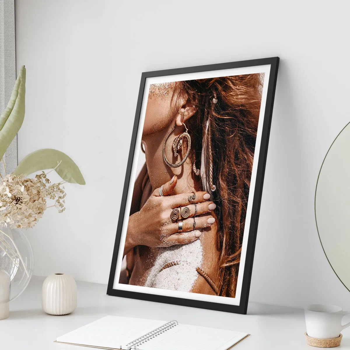 Plakát v černém rámu - Královna divoké pláže - 40x50 cm