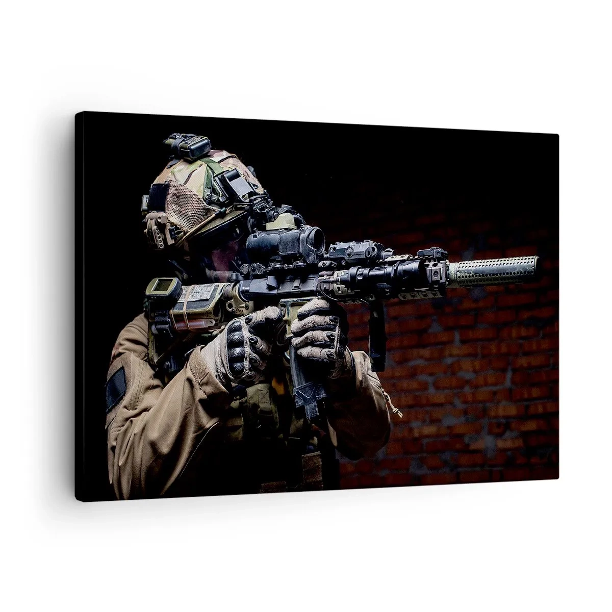 Obraz na plátně - Voják v plné výstroji s puškou - 70x50cm - Vražedně účinný - Moderní nástěnná dekorace do obývacího pokoje a ložnice ARTTOR