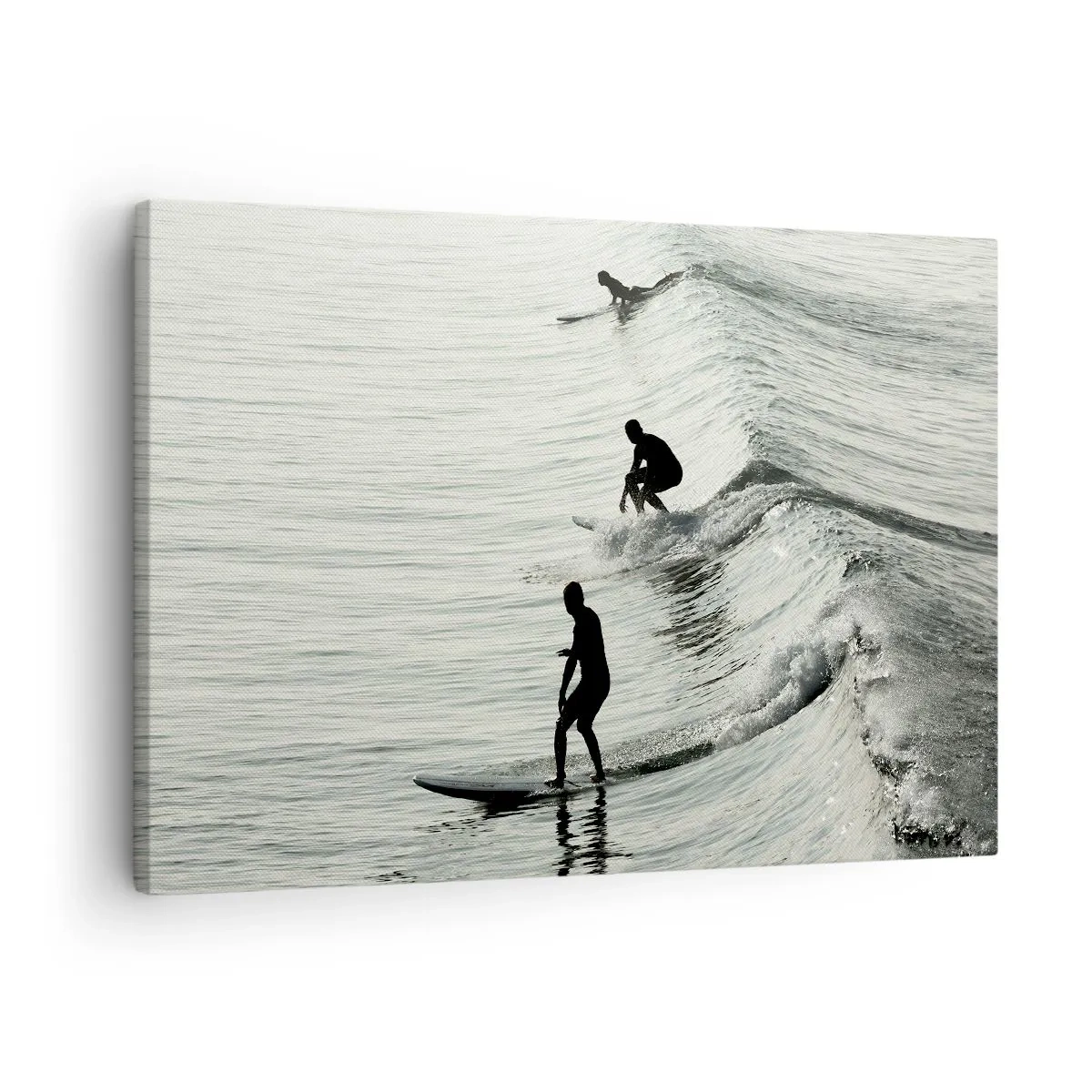 Obraz na plátně - Surfaři na vlnách v černobílém záběru - 70x50cm - Za vlnou - Moderní nástěnná dekorace do obývacího pokoje a ložnice ARTTOR