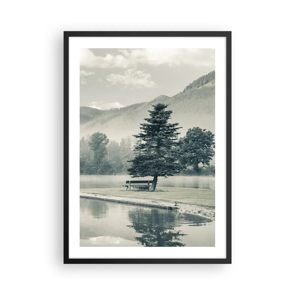 Plakát v černém rámu - Lavička pod stromem u jezera s horským pozadím - 50x70cm - Jezero ještě spí - Moderní nástěnná dekorace do obývacího pokoje a ložnice ARTTOR