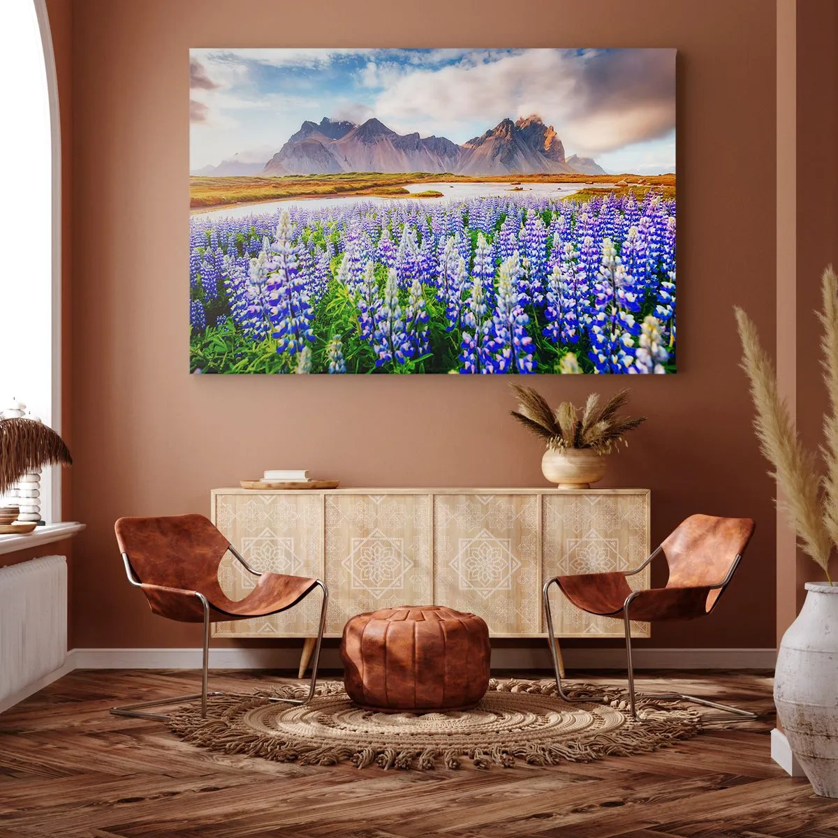 Obraz na plátně - Květiny v horské krajině s malebnou oblohou - 70x50cm - Síla a přísnost vedle mírnosti - Moderní nástěnná dekorace do obývacího pokoje a ložnice ARTTOR