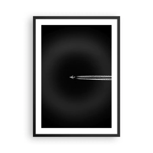 Plakát v černém rámu - Letadlo letící na černém pozadí a zanechávající za sebou kondenzační stopy. - 50x70cm - Do jiné dimenze - Moderní nástěnná dekorace do obývacího pokoje a ložnice ARTTOR