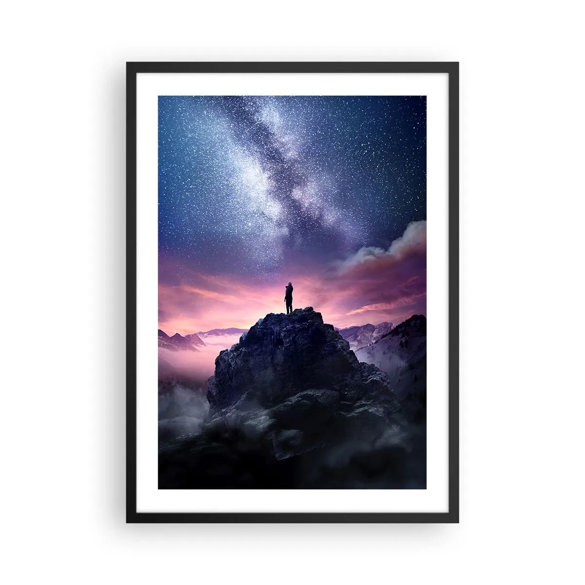 Plakát v černém rámu - Silueta osoby na vrcholu hory pod hvězdnou oblohou - 50x70cm - A pocítil život - Moderní nástěnná dekorace do obývacího pokoje a ložnice ARTTOR