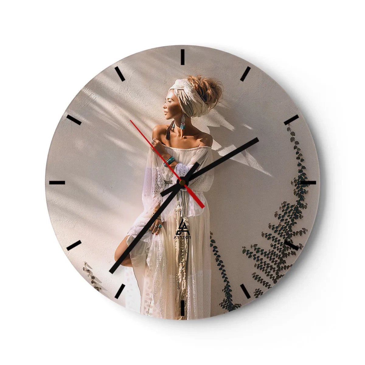 Nástěnné hodiny - Žena v boho stylu stojící na slunci - 30x30cm - Slunce a dívka - Moderní nástěnná dekorace do obývacího pokoje, kuchyně a ložnice ARTTOR