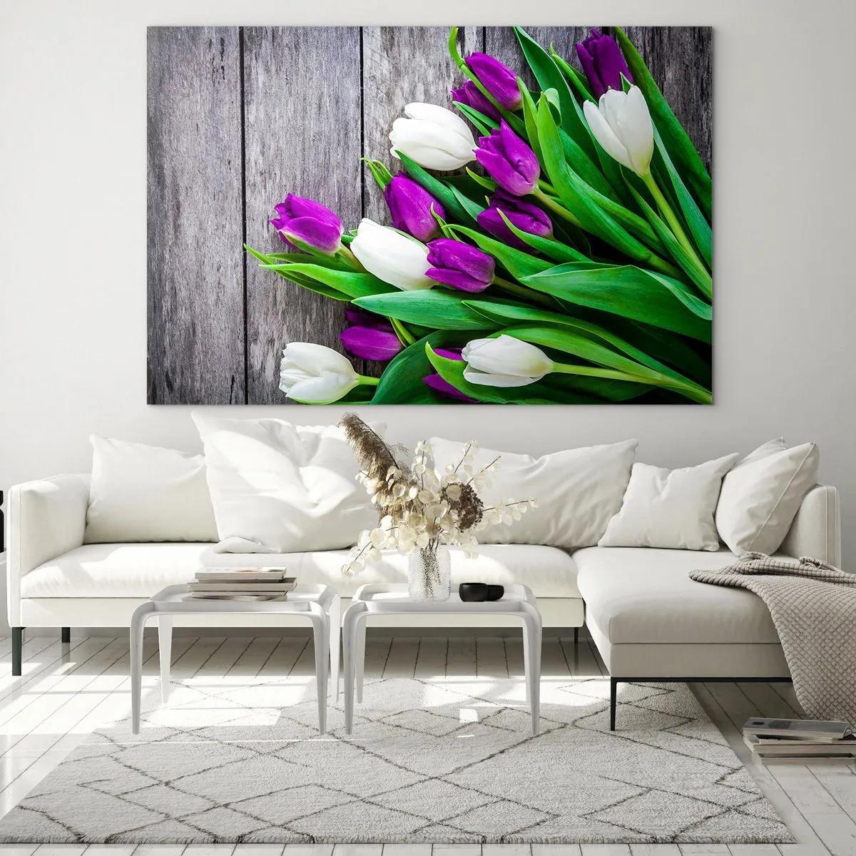 Obraz na skle - Kytice fialových a bílých tulipánů na dřevěném pozadí - 70x50cm - V den jarního svátku - Moderní nástěnná dekorace do obývacího pokoje a ložnice ARTTOR