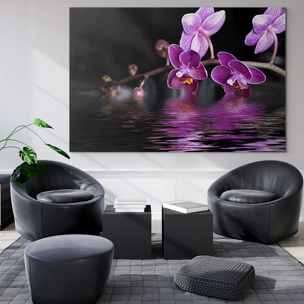 Obraz na skle - Fialové orchideje odrážející se ve vodě - 70x50cm - Liliový odraz krásy - Moderní nástěnná dekorace do obývacího pokoje a ložnice ARTTOR