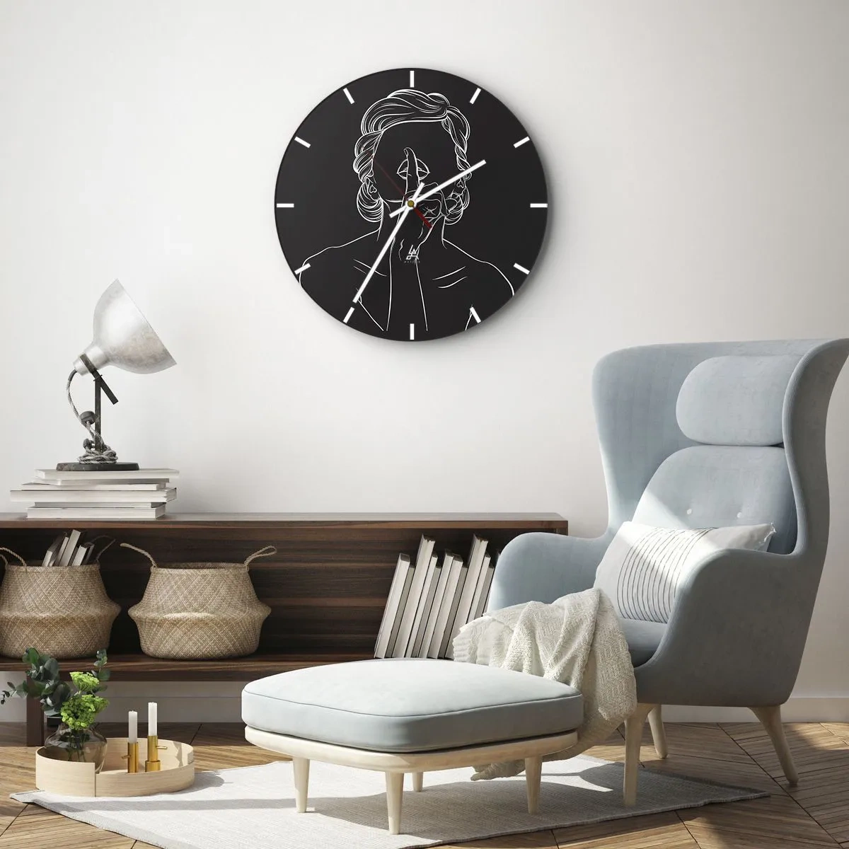 Nástěnné hodiny - Bílý obrys ženy s prstem u úst na černém pozadí. - 30x30cm - Krása rozkvétá v tichu - Moderní nástěnná dekorace do obývacího pokoje, kuchyně a ložnice ARTTOR