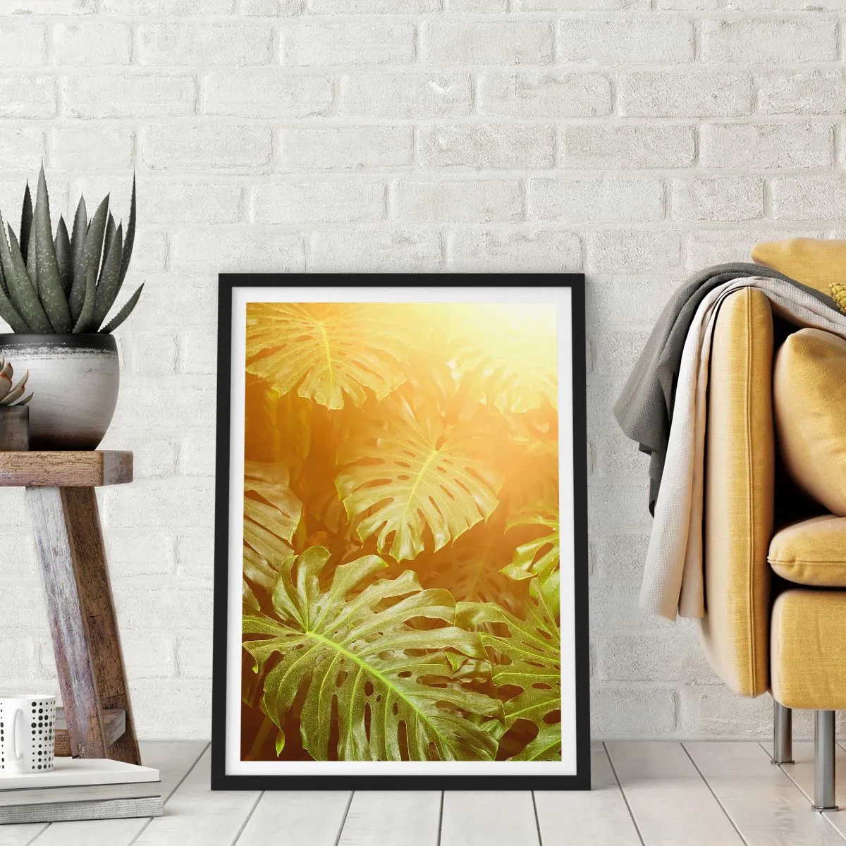 Plakát v černém rámu - Listy monstery ve slunečních paprscích vytvářejí tropickou atmosféru - 50x70cm - Vstoupit do zeleně… - Moderní nástěnná dekorace do obývacího pokoje a ložnice ARTTOR