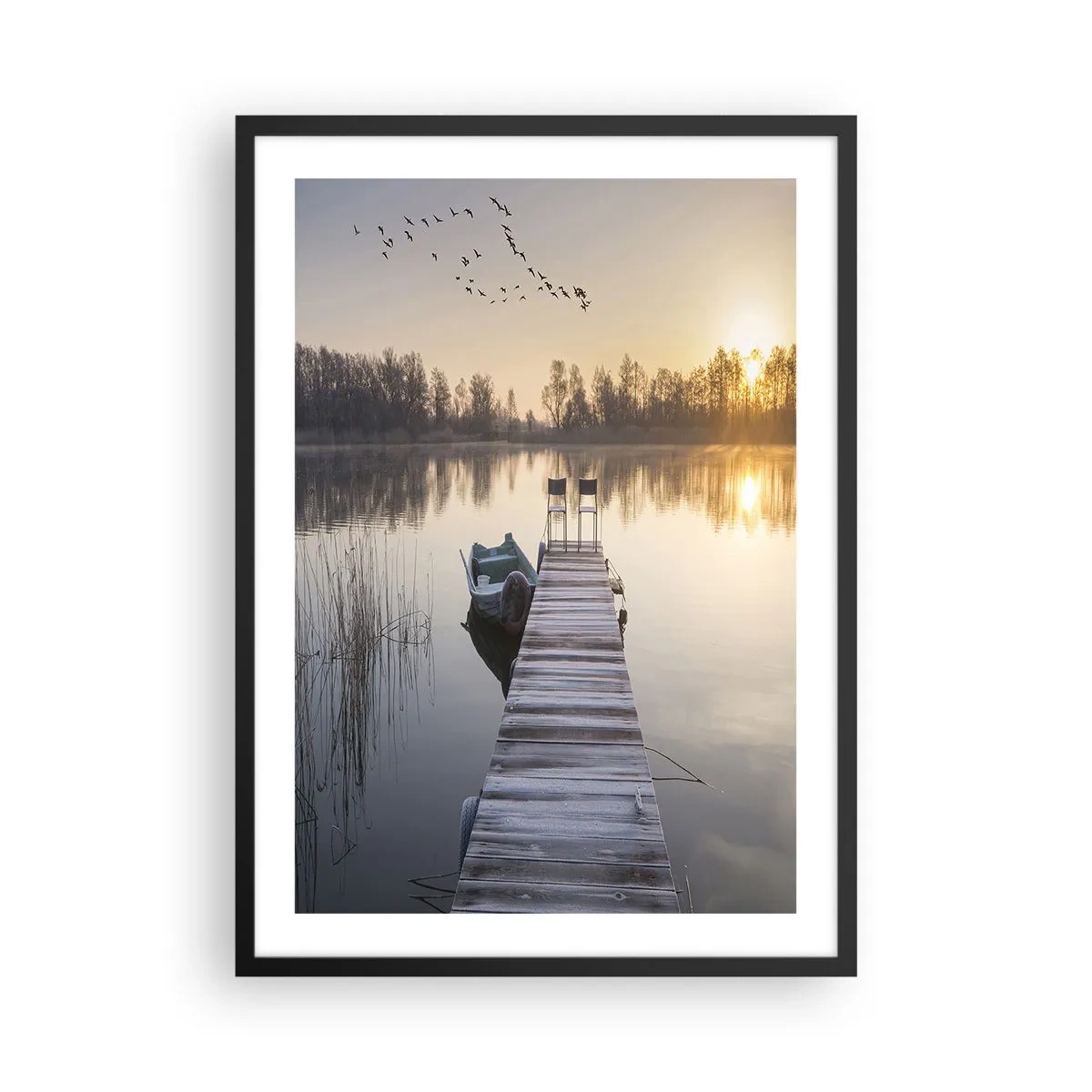 Plakát v černém rámu - Jezerní molo při východu slunce - 50x70cm - Časem se vrátím - Moderní nástěnná dekorace do obývacího pokoje a ložnice ARTTOR