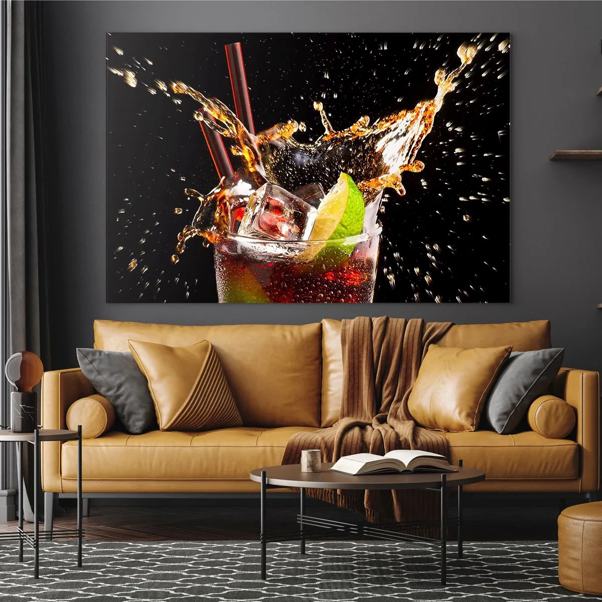 Obraz na skle - Sklenice nápoje s limetkou a šplouchnutím na černém pozadí - 70x50cm - Radost a energie barev - Moderní nástěnná dekorace do obývacího pokoje a ložnice ARTTOR