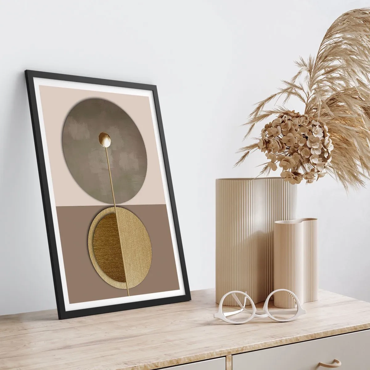 Plakát v černém rámu - Moderní geometrická abstrakce v odstínech zlaté a béžové - 50x70cm - Dokonalá rovnováha - Moderní nástěnná dekorace do obývacího pokoje a ložnice ARTTOR