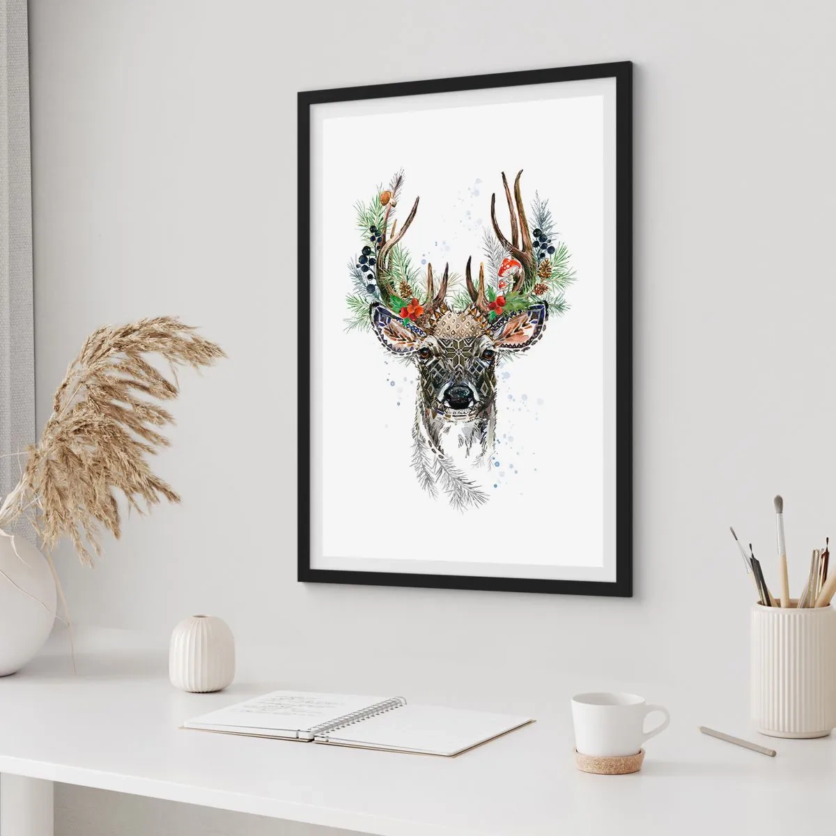 Plakát v černém rámu - Dekorativní jelen s ornamenty a květinovými akcenty - 50x70cm - Ve slavnostním rouchu - Moderní nástěnná dekorace do obývacího pokoje a ložnice ARTTOR
