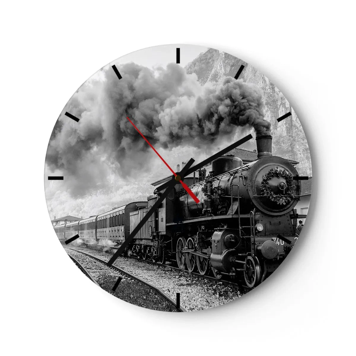 Nástěnné hodiny - Černá a bílá parní lokomotiva s kouřícím komínem - 30x30cm - Stojí na nádraží… - Moderní nástěnná dekorace do obývacího pokoje, kuchyně a ložnice ARTTOR