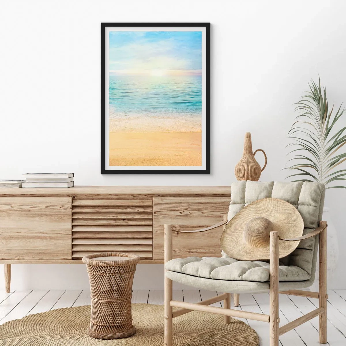 Plakát v černém rámu - Klidný výhled na pláž a moře při východu slunce - 50x70cm - Velká modř - Moderní nástěnná dekorace do obývacího pokoje a ložnice ARTTOR