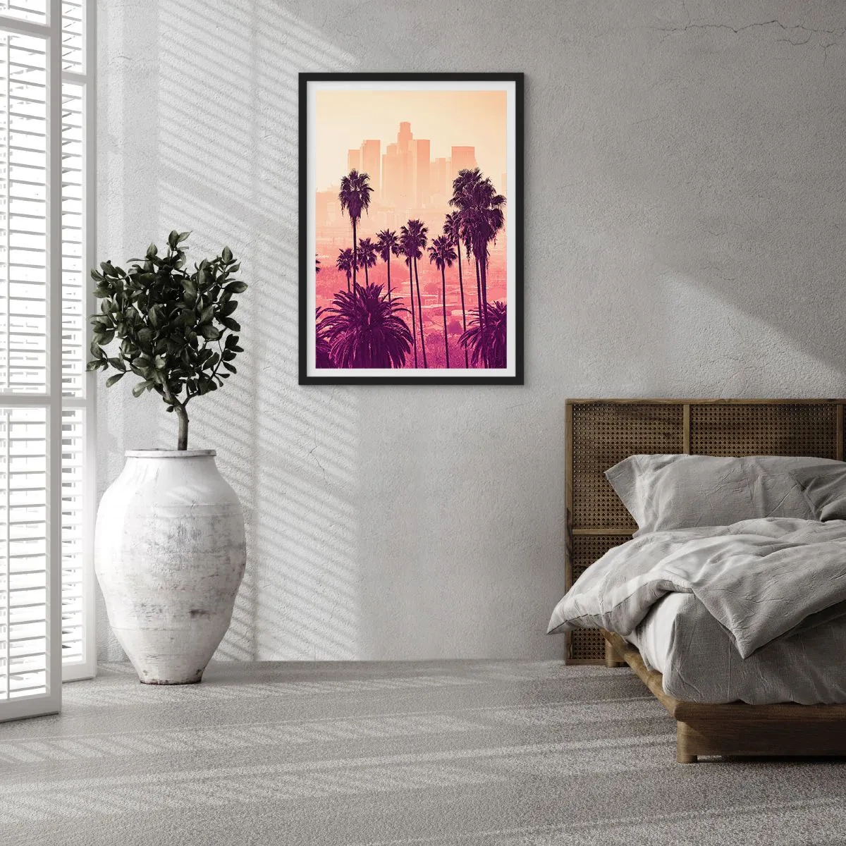 Plakát v černém rámu - Palmy na pozadí města v zapadajícím slunci - 50x70cm - Kalifornská krajinka - Moderní nástěnná dekorace do obývacího pokoje a ložnice ARTTOR