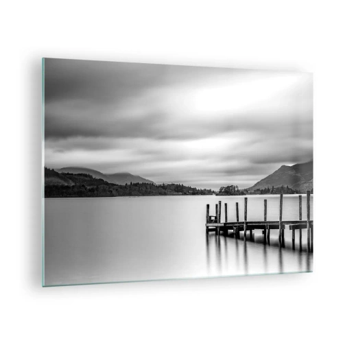 Obraz na skle - Černobílá krajina s jezerem a dřevěným molem - 70x50cm - Jemnost a síla - Moderní nástěnná dekorace do obývacího pokoje a ložnice ARTTOR