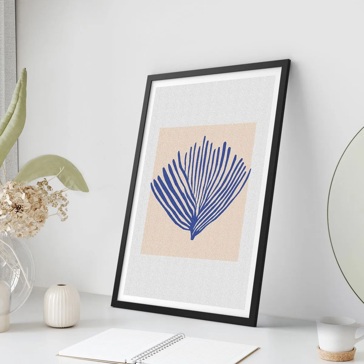 Plakát v černém rámu - Stylizovaná grafika vějířovité mořské rostliny - 50x70cm - Modrý vějíř - Moderní nástěnná dekorace do obývacího pokoje a ložnice ARTTOR