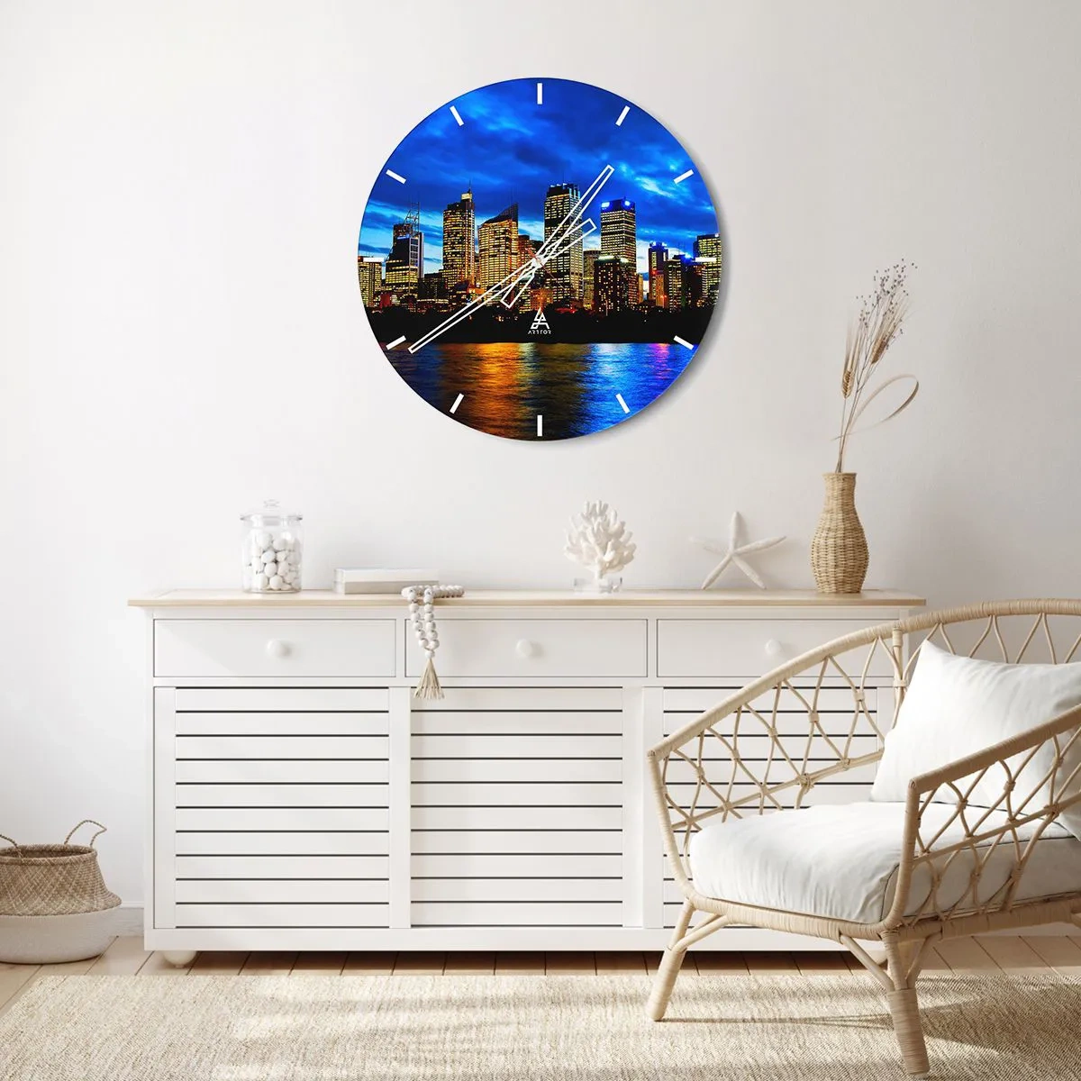 Nástěnné hodiny - Panorama nočního města se světly odrážejícími se ve vodě - 30x30cm - Noc světel a barev - Moderní nástěnná dekorace do obývacího pokoje, kuchyně a ložnice ARTTOR