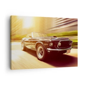 Obraz na plátně - Klasické auto v pohybu na městském pozadí - 70x50cm - 1967 - návrat legendy - Moderní nástěnná dekorace do obývacího pokoje a ložnice ARTTOR