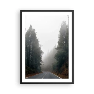 Plakát v černém rámu - Klikatá cesta mezi stromy zahalená v mlze - 50x70cm - Příběh kouzelného lesa - Moderní nástěnná dekorace do obývacího pokoje a ložnice ARTTOR