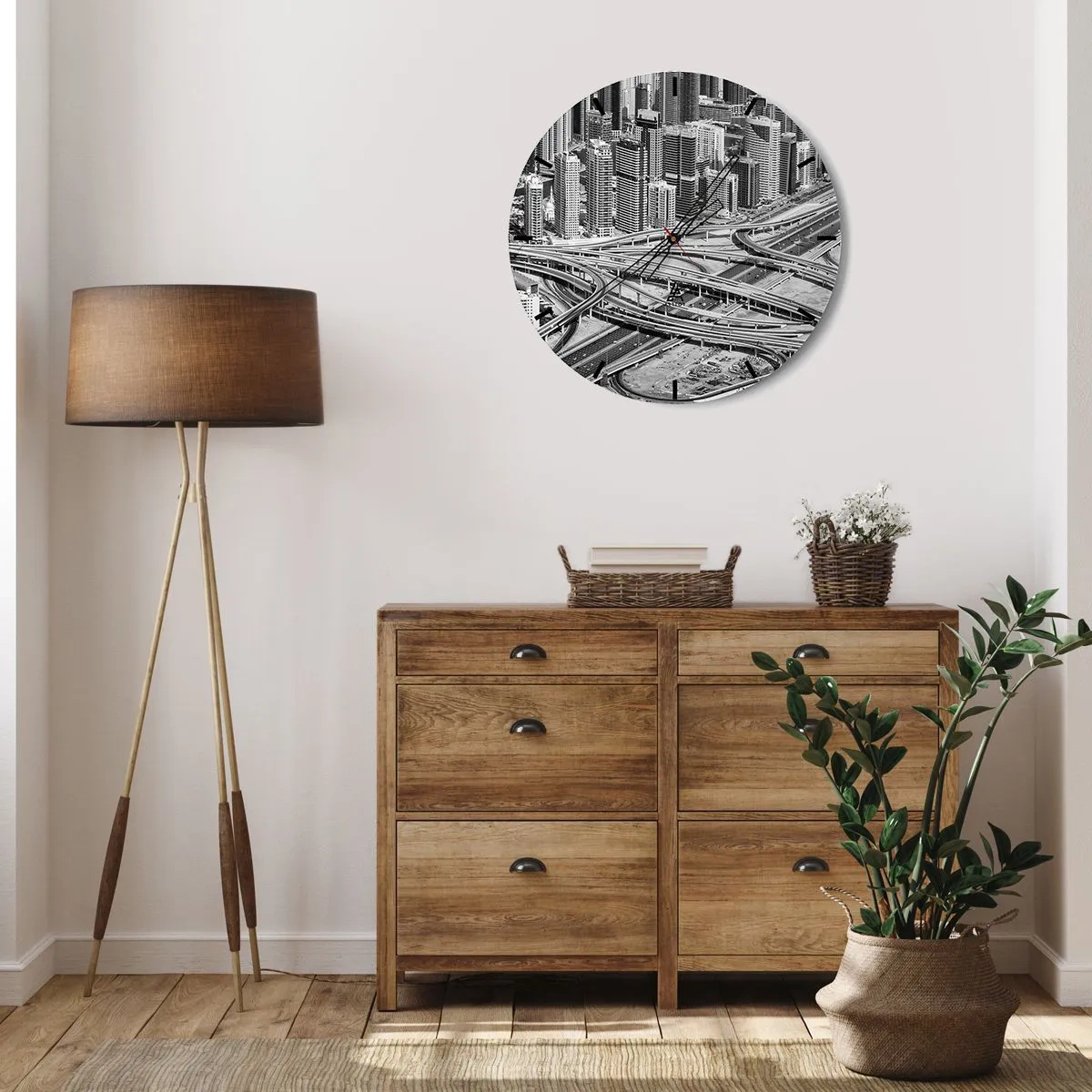 Nástěnné hodiny - Černobílá fotografie města s hustou sítí dálnic. - 30x30cm - Dubaj – nemožné město - Moderní nástěnná dekorace do obývacího pokoje, kuchyně a ložnice ARTTOR