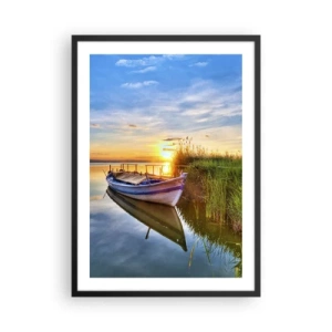 Plakát v černém rámu - Loď na klidném jezeře při západu slunce - 50x70cm - Zátoka splněných snů - Moderní nástěnná dekorace do obývacího pokoje a ložnice ARTTOR