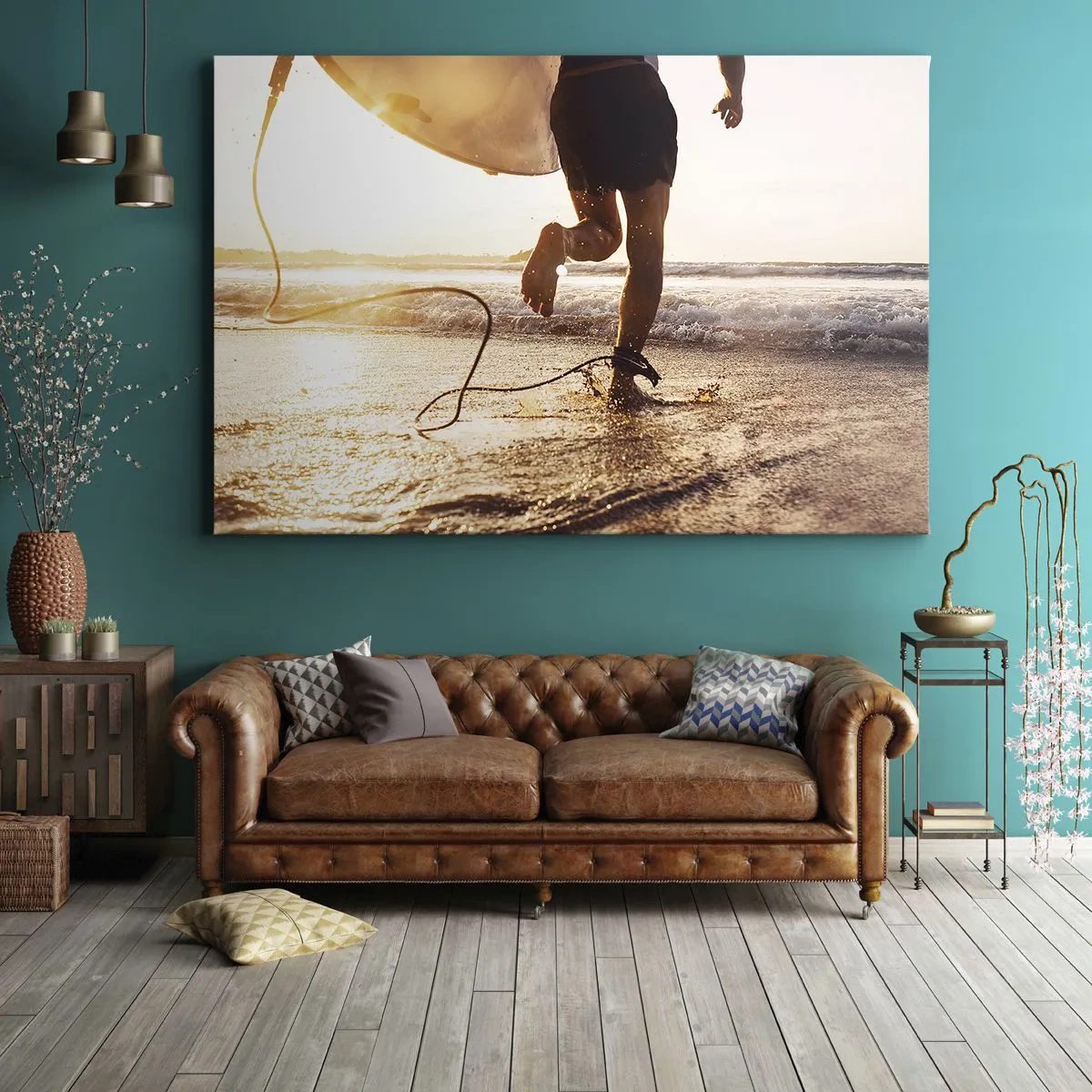 Obraz na plátně - Surfař běží po pláži se svým prknem na slunci. - 70x50cm - Vstříc vlně - Moderní nástěnná dekorace do obývacího pokoje a ložnice ARTTOR