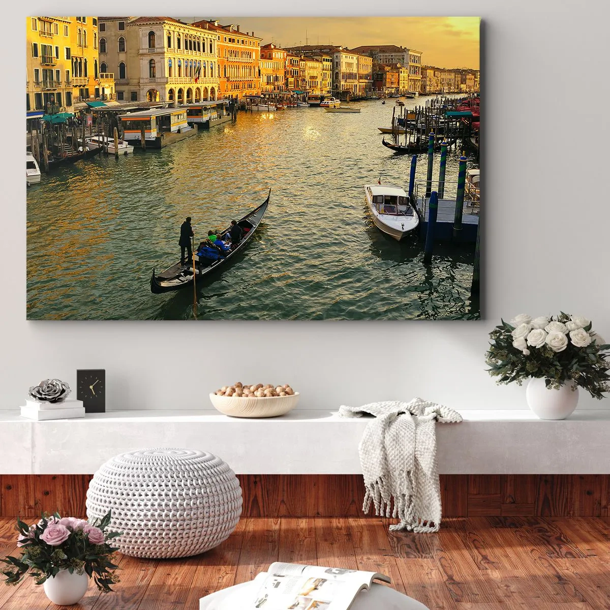 Obraz na plátně - Gondola na benátském kanálu při západu slunce - 70x50cm - Na slunečné straně ulice - Moderní nástěnná dekorace do obývacího pokoje a ložnice ARTTOR