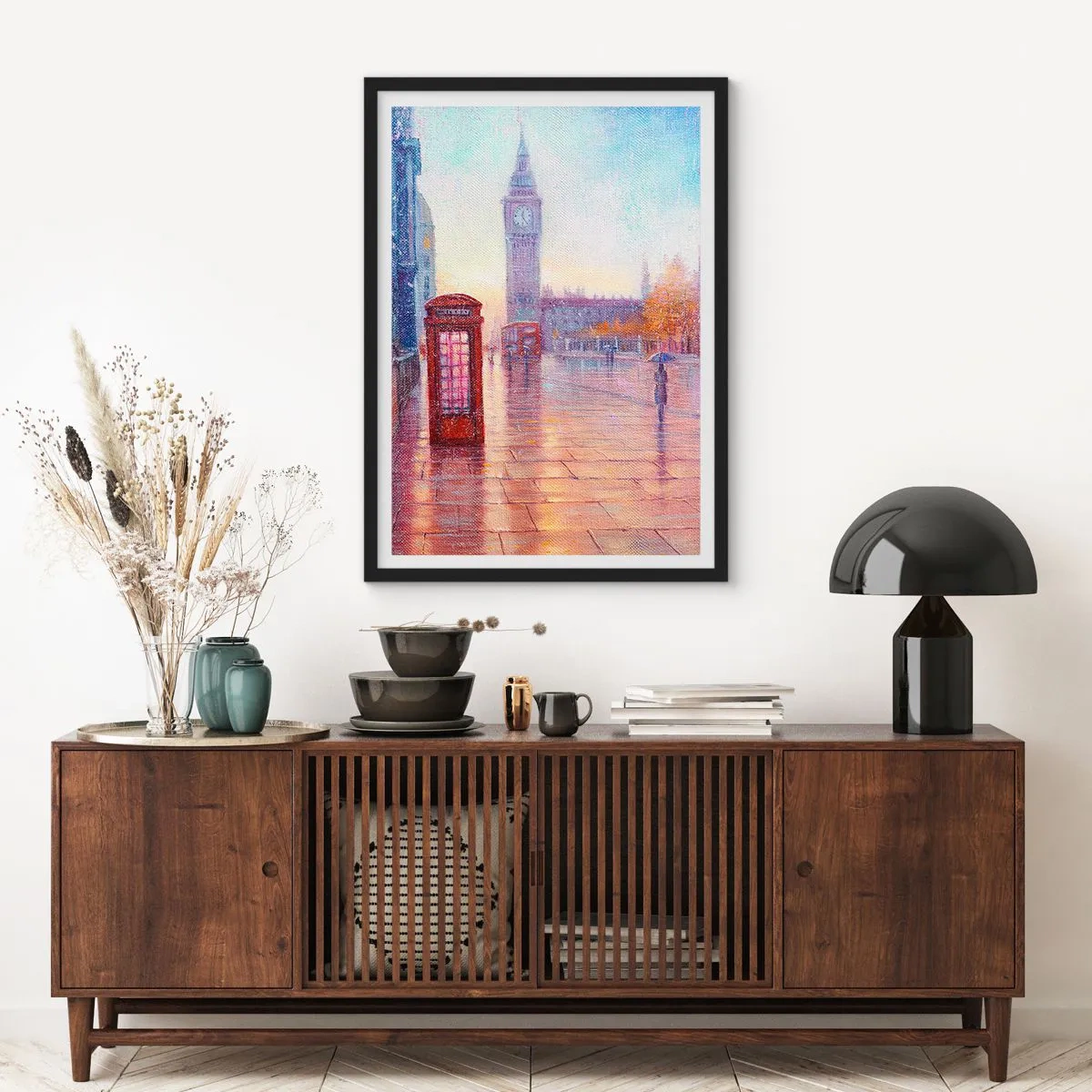 Plakát v černém rámu - Big Ben a červená telefonní budka v deštivý den - 50x70cm - Londýnský podzimní den - Moderní nástěnná dekorace do obývacího pokoje a ložnice ARTTOR