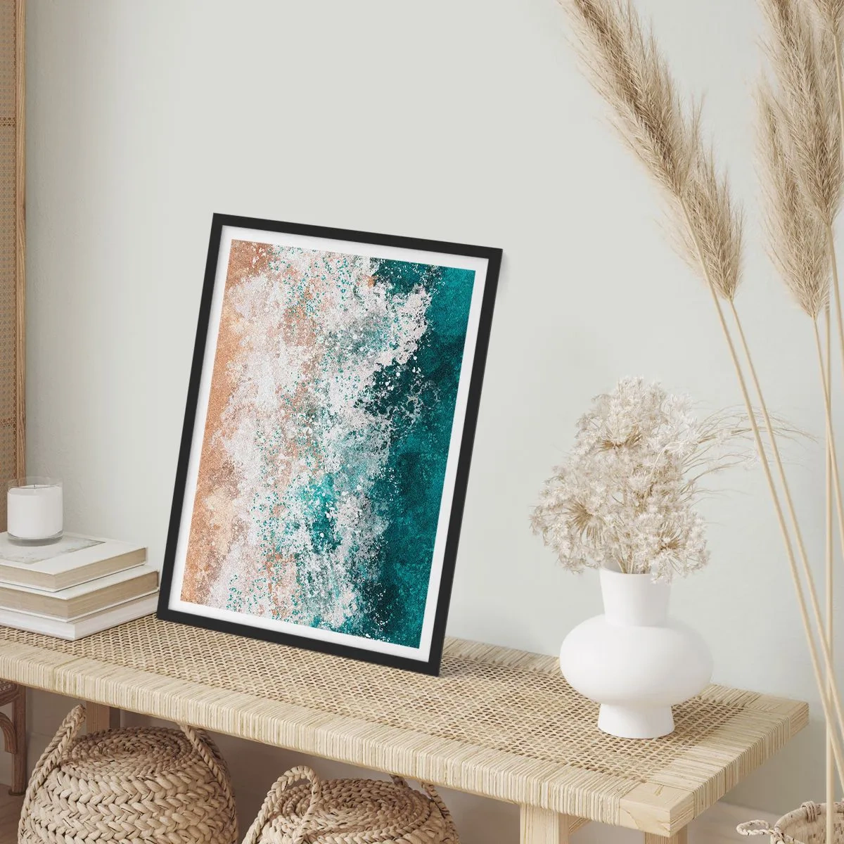 Plakát v černém rámu - Abstraktní mořská vlna v odstínech tyrkysové a béžové - 50x70cm - Mořské příběhy - Moderní nástěnná dekorace do obývacího pokoje a ložnice ARTTOR