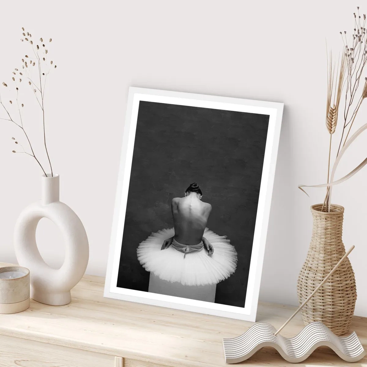 Plakát v bílém rámu - Právě kvete - 61x91 cm