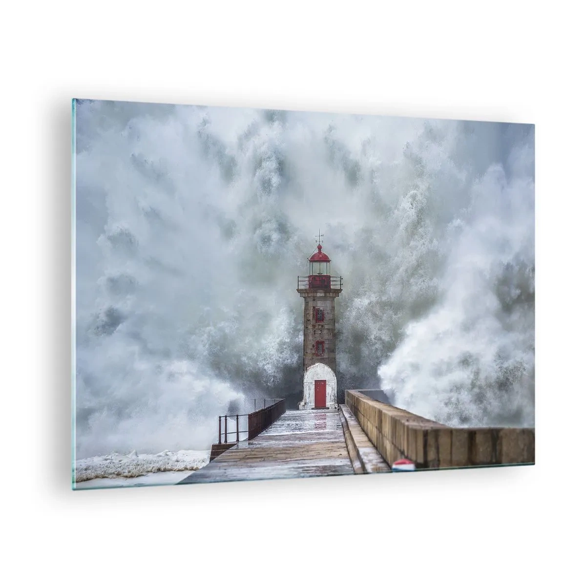 Obraz na skle - Maják je zasažen silnou vlnou. - 70x50cm - Hukot vody, šum větru - Moderní nástěnná dekorace do obývacího pokoje a ložnice ARTTOR
